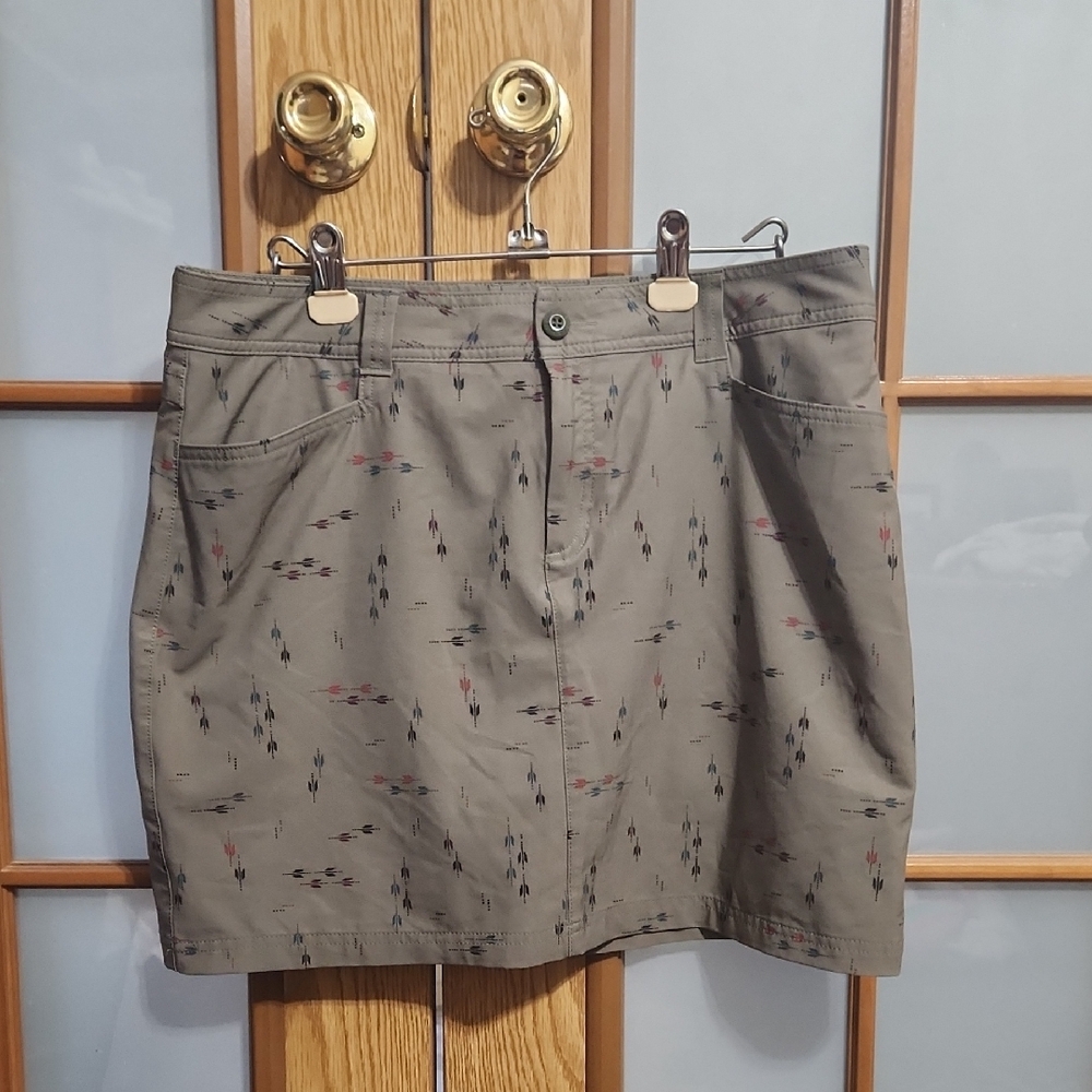 Eddie Bauer Adventurer Patterned Mini Skort- Green With Pattern Design Size 12